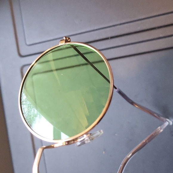 Gold Round Sunnies - Picture 6 of 9